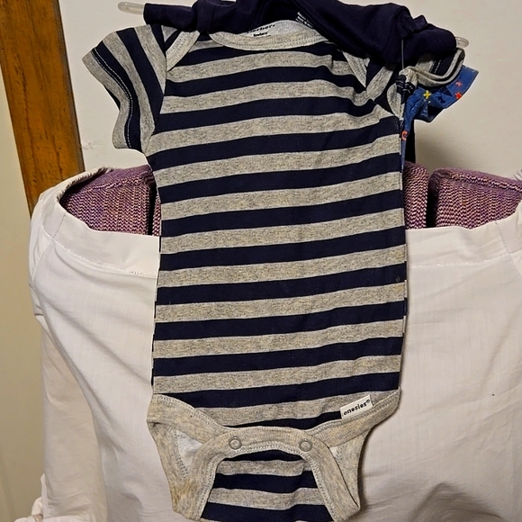 GERBER Newborn 3 pack short sleeve onesie for boys - Picture 3 of 8